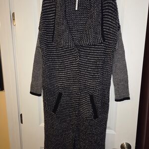 Willow & Clay Monochrome Knit Has Wool Cardigan Sz Small Preloved